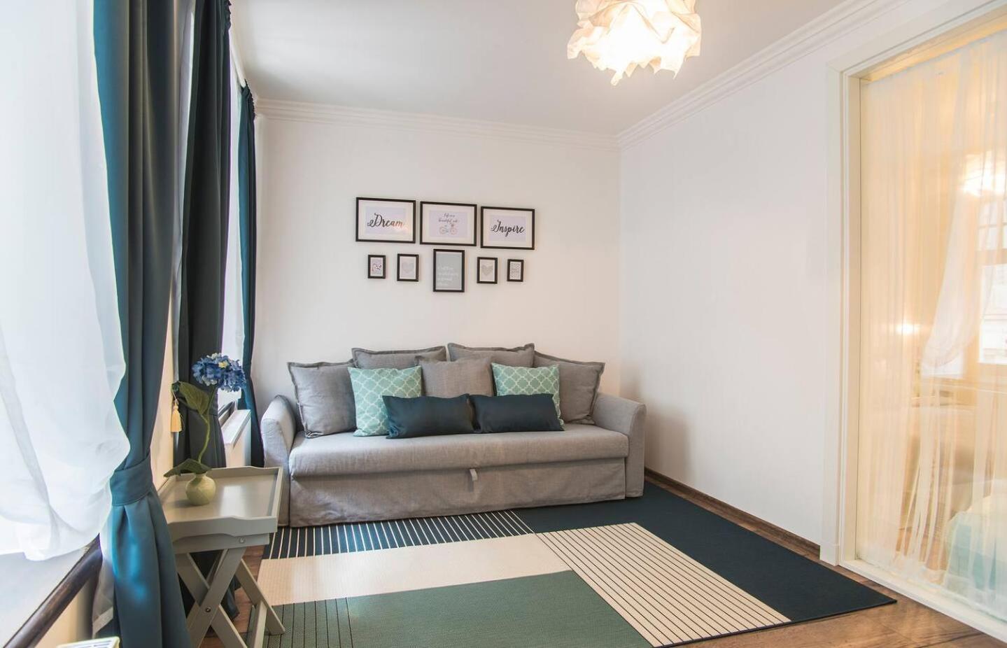 Stylish Old Apartament